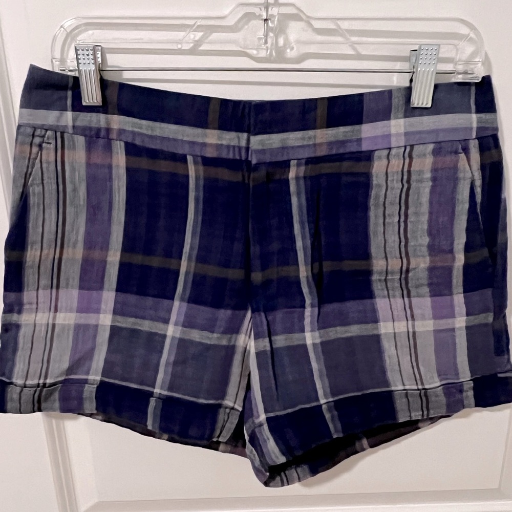 Banana Republic. Size 6. Plaid purple shorts.